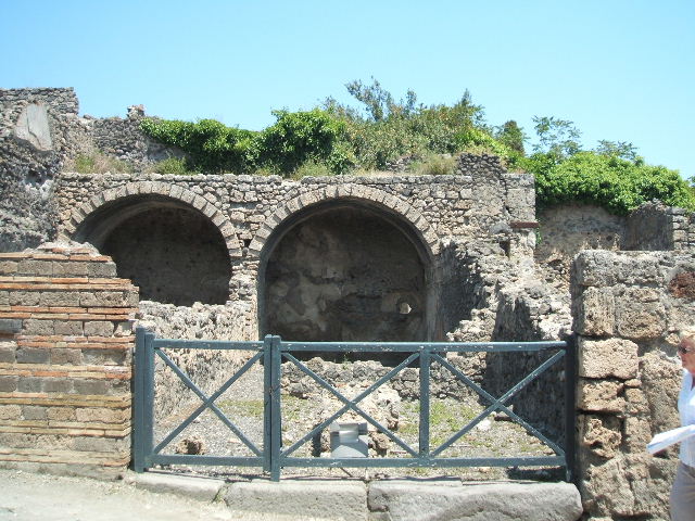 I.3.5 Pompeii. September 2010. Looking west across the remains of the podium in the entrance room, towards the entrance doorway onto Via Stabiana. Photo courtesy of Drew Baker.
