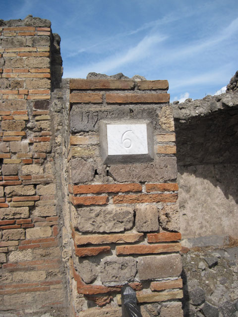 I.3.6 Pompeii. May 2005. Doorway into rear room from shop.