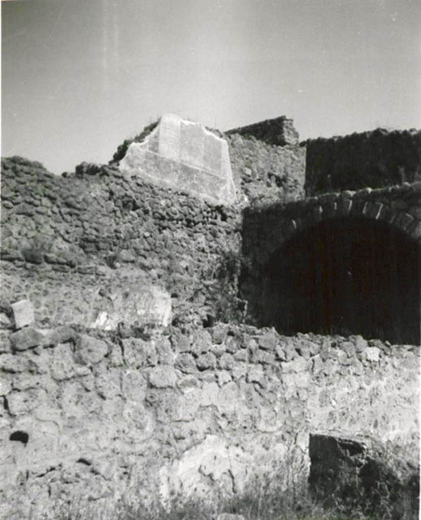 I.3.6 Pompeii. 1935 photograph taken by Tatiana Warscher. Warscher wrote �
I.3.6 �A destra, cioe sopra alla stanza a volta, i resti del muro del primo piano rivestiti di stucco con pochi avanzi di pittura�.
(translation: To the right, above the vaulted room, there are remains of a first floor room covered in stucco with a few remains of paintings�.
See Warscher, T, 1935: Codex Topographicus Pompejanus, Regio I, 3: (no.15), Rome, DAIR, whose copyright it remains.  
