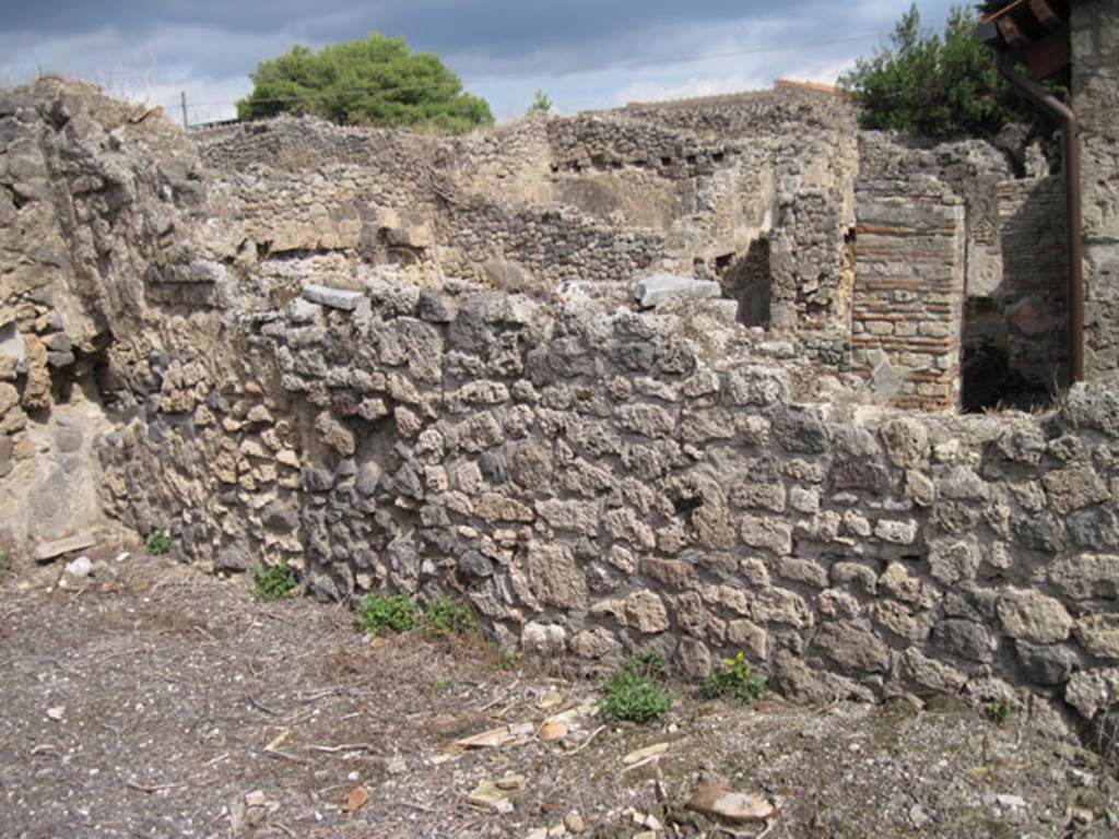 I.3.8b Pompeii. September 2010. East wall and north-east corner of kitchen. Photo courtesy of Drew Baker.
