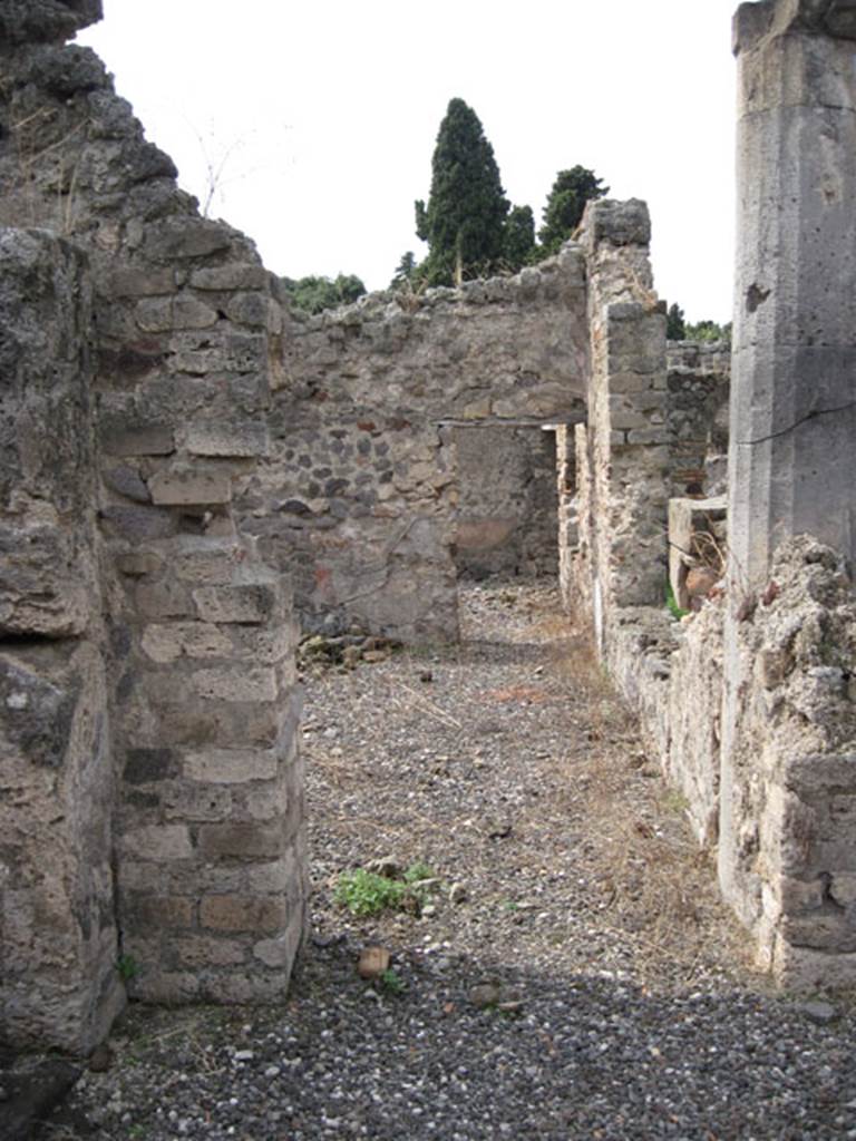 I.3.8b Pompeii. September 2010. Looking into exedra with large window from garden area. Looking west along south portico, from south-east corner of peristyle. Photo courtesy of Drew Baker.
