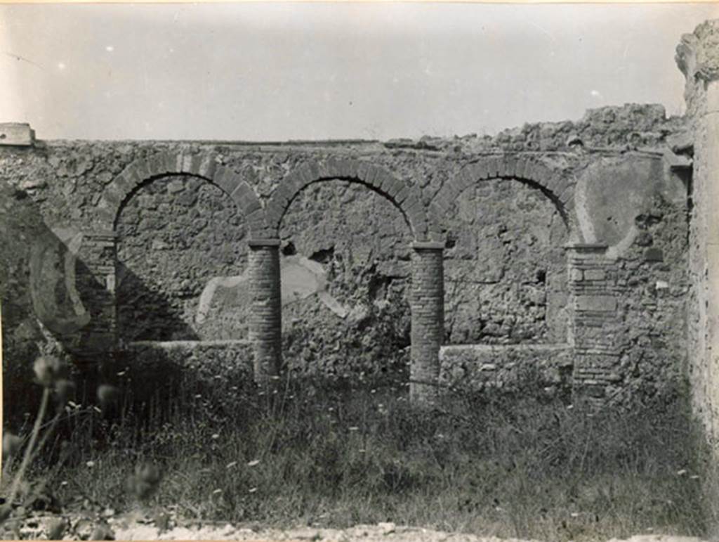I.3.8b Pompeii. 1931 photograph, looking towards the west portico.
This negative belonged to the Institute Germanico, 1931, 2839.
See Warscher, T, 1935: Codex Topographicus Pompejanus, Regio I, 3: (no.18a), Rome, DAIR, whose copyright it remains.
DAIR 31.2839. Photo © Deutsches Archäologisches Institut, Abteilung Rom, Arkiv.