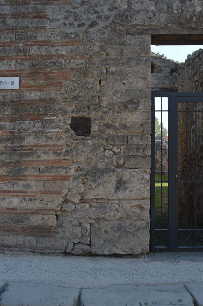 I.3.24 Pompeii. October 2017. Looking towards east side of entrance doorway.
Foto Taylor Lauritsen, ERC Grant 681269 D�COR.
