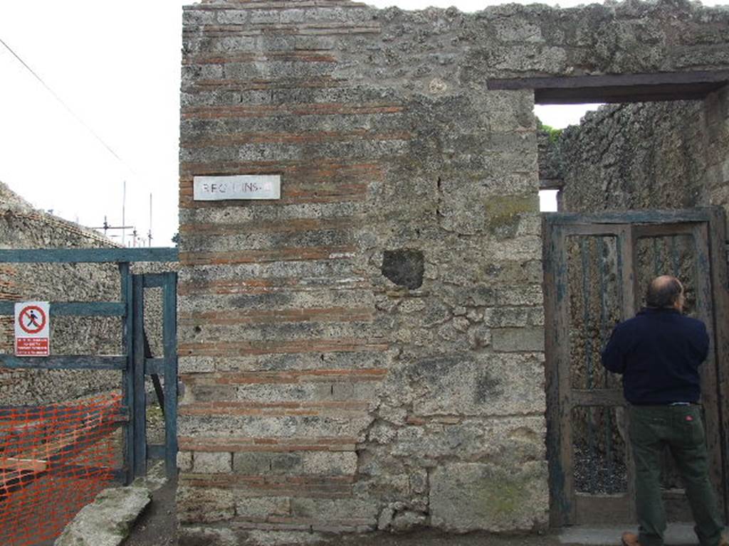 I.3.24 Pompeii. December 2006. East side of doorway. Site of wall painting of Hercules with his club. No trace remains.
On the left pilaster was depicted Hercules under a garland, in the right holding a skyphos, over the shoulder the club. 
On the right Pilaster was Mercury with Petasos (hat) and Marsupium (purse).
Am linken Pilaster war unter einer Girlande Herkules dargestellt, in der Rechten einen Skyphos haltend, �ber der Schulter die Keule. 
Am rechten Pilaster Merkur mit Petasos und Marsupium. 
See Fr�hlich, T., 1991, Lararien und Fassadenbilder in den Vesuvst�dten.  Mainz: von Zabern. (F3, p 306).
