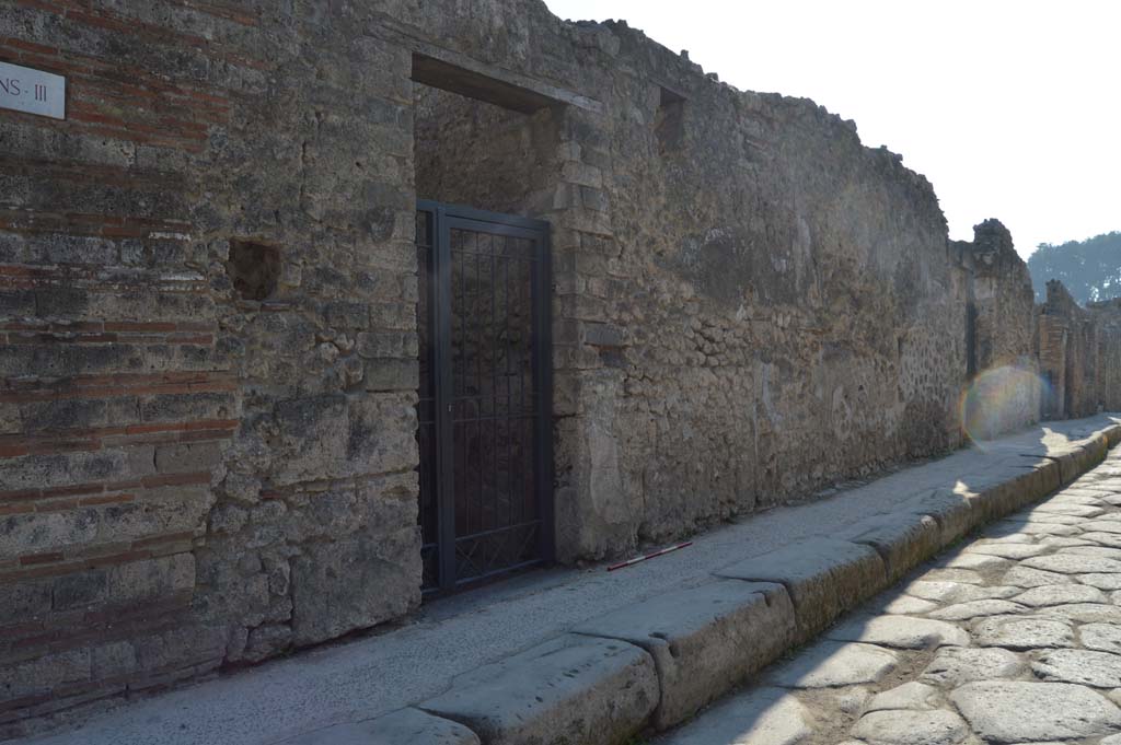 I.3.24 Pompeii. October 2017. Looking west along Vicolo del Menandro from outside entrance doorway, centre left. 
Foto Taylor Lauritsen, ERC Grant 681269 D�COR.
