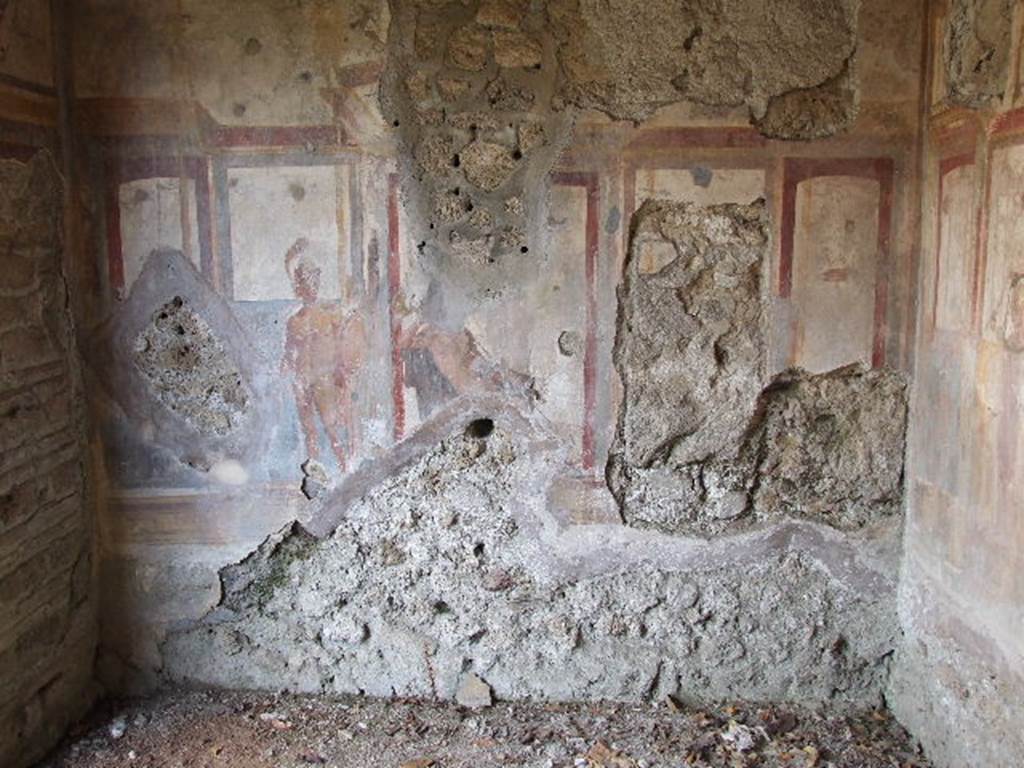 I.3.25 Pompeii. December 2006. Oecus, east wall. To the right of the centre panel was a painting of a warrior, which was similar to the one on the left. It was stolen in 1977.
See Schefold, K., 1962. Vergessenes Pompeji. Bern: Francke. (p. 126 T: 91 for east and south walls).
By 1981, at least one of the paintings from the east wall had been recovered. This would have been located in the upper south-east corner above the stolen painting to the right of the centre panel. It was of a figure, which can be seen in Schefold�s picture 91, and also
see Pompei 1748-1980, I tempi della documentazione, catalogue of the 1981-2 exhibition, (p.72, figs 32 and 33).
See Schefold, K., 1962. Vergessenes Pompeji. Bern: Francke. (p. 126 T: 91).
