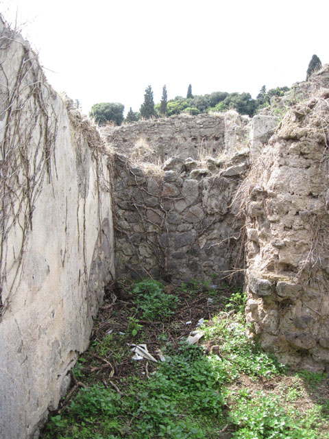 I.3.27 Pompeii. September 2010. Looking east to circular feature at east end of north wall of bakery room. Photo courtesy of Drew Baker.