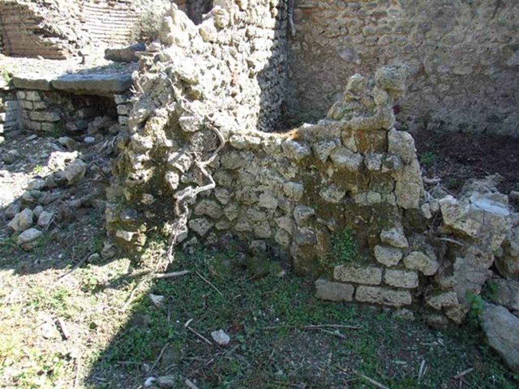 I.3.27 Pompeii. March 2009. West side of oven showing shape of a vessel. According to CTP, �some appurtenances such as three of the vessels around the oven are gone�
See Van der Poel, H. B., 1986. Corpus Topographicum Pompeianum, Part IIIA. Austin: University of Texas. (p.6)
