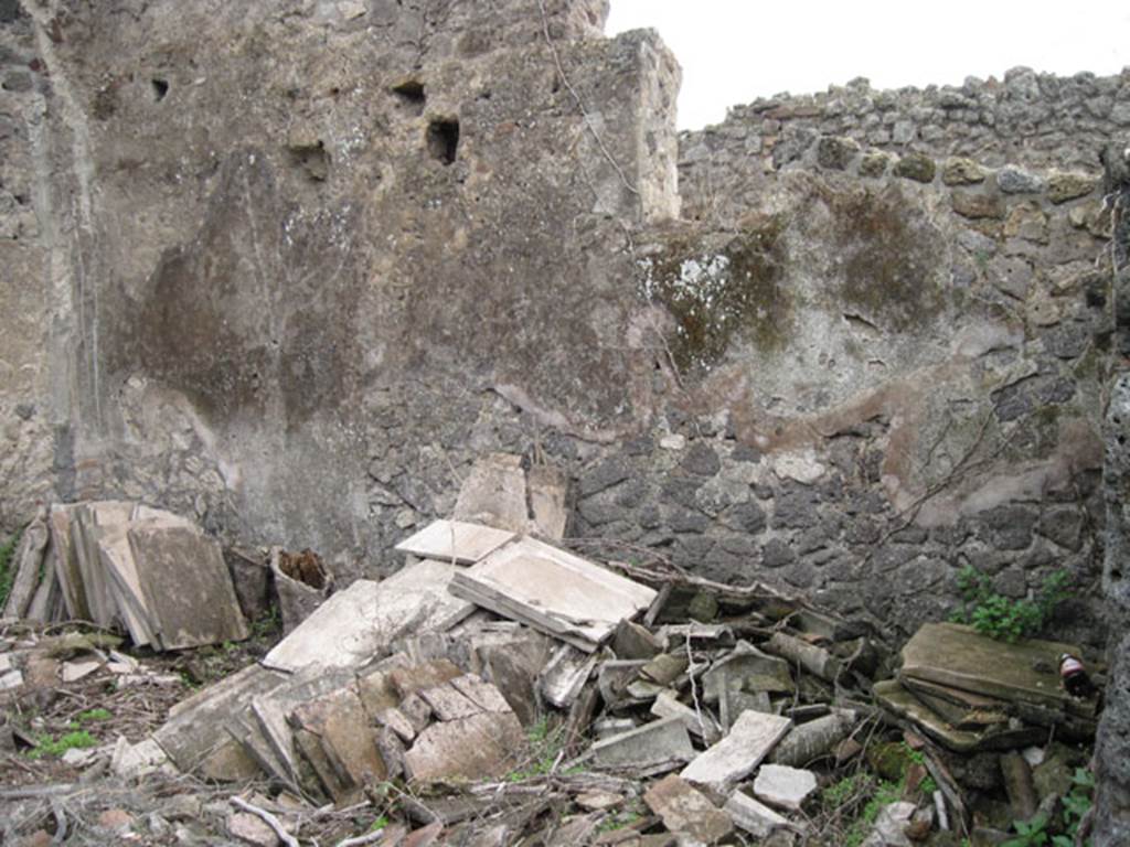 I.3.29 Pompeii. September 2010. South wall of room 6, the triclinium on south side of fauces. Photo courtesy of Drew Baker.