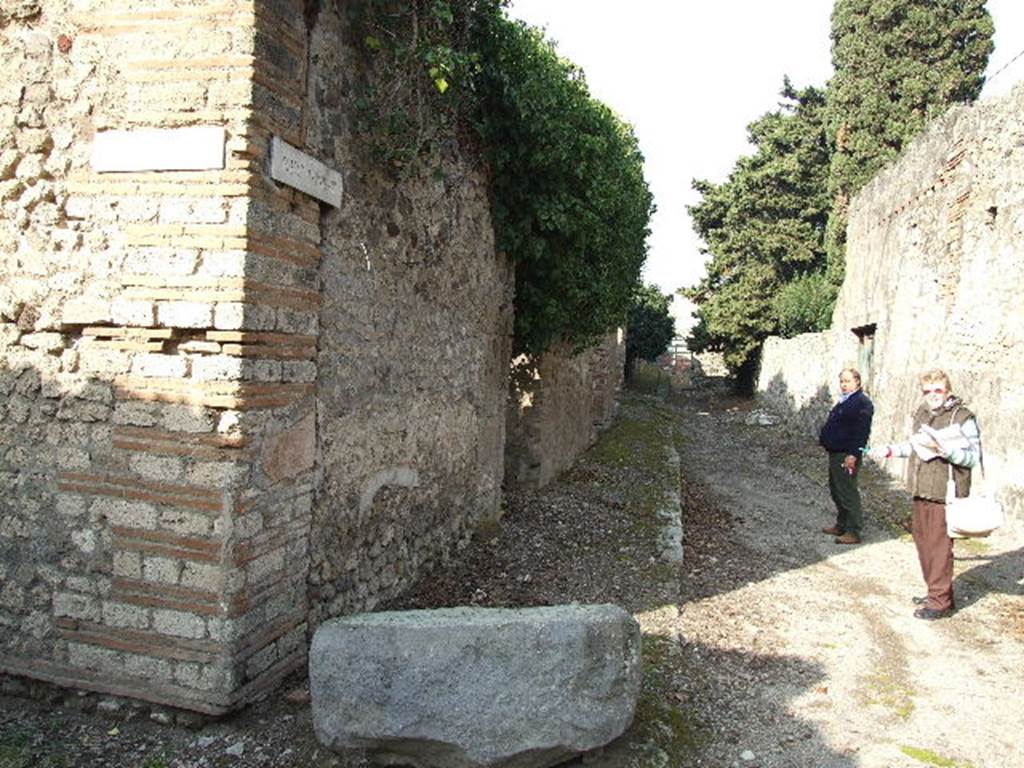 I.3.29 Pompeii. December 2006. Vicolo del Citarista, looking north. I.10.11