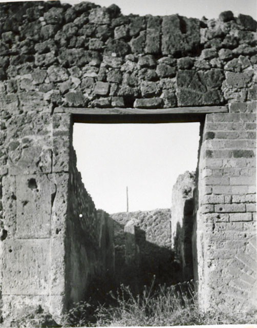 I.3.29 Pompeii. September 2010. Looking towards doorway in north wall of fauces, leading into room 2 in north-east corner. Photo courtesy of Drew Baker.
