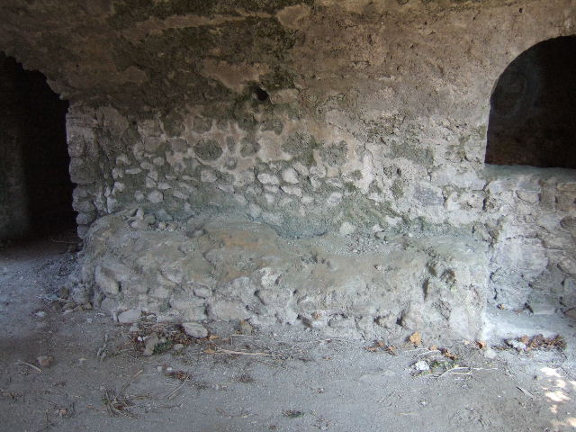 I.3.31 Pompeii. March 2009. West side of entrance room. Vat or basin.