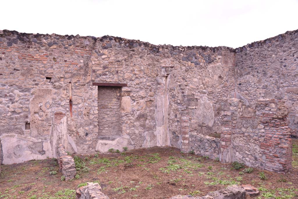 I.4.2 Pompeii. October 2019. Looking north-east across garden area towards windowed triclinium, on right.
Foto Tobias Busen, ERC Grant 681269 D�COR.


