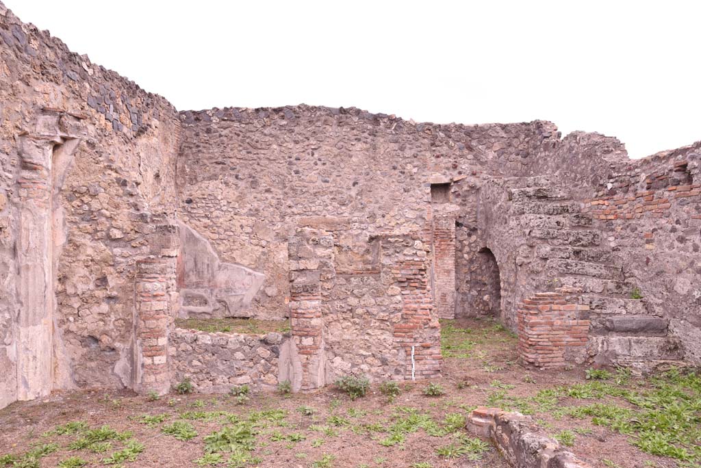 I.4.2 Pompeii. October 2019. Looking east to window of triclinium, on left, and south-east corner, with stairs, on right.
Foto Tobias Busen, ERC Grant 681269 D�COR.
