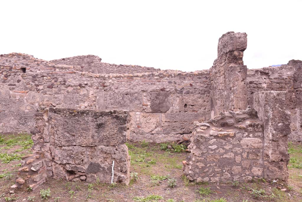 I.4.2 Pompeii. October 2019. Looking towards south wall of tablinum, with doorway into cubiculum or oecus.
Foto Tobias Busen, ERC Grant 681269 D�COR.


