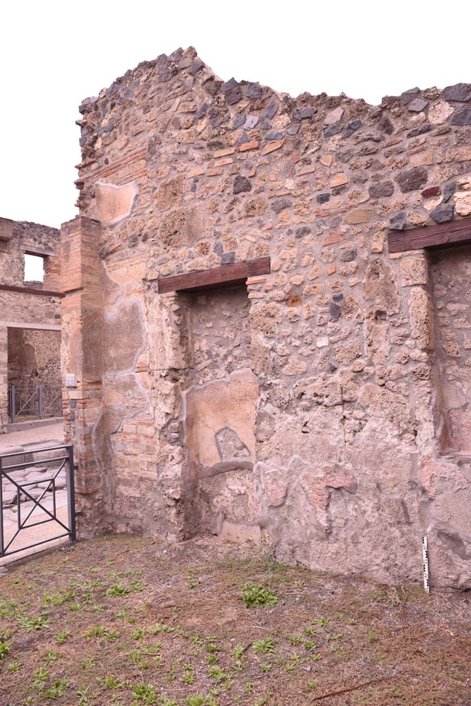 I.4.4 Pompeii. October 2019. West end of north wall with niche/recess.
Foto Tobias Busen, ERC Grant 681269 D�COR.
