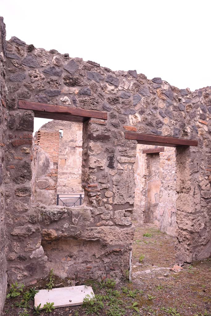 I.4.4 Pompeii. October 2019. Looking west from rear room into shop-room.
Foto Tobias Busen, ERC Grant 681269 D�COR.

