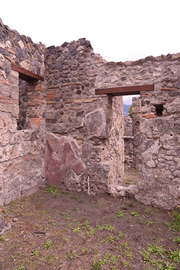 I.4.4 Pompeii. October 2019. 
South-east corner of shop-room, with window in east wall from rear room, and with doorway/window into I.4.3, in south wall. 
Foto Tobias Busen, ERC Grant 681269 D�COR.
