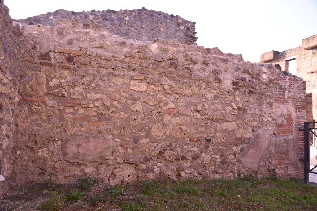 I.4.7 Pompeii. October 2019. South wall of shop-room.
Foto Tobias Busen, ERC Grant 681269 D�COR.
