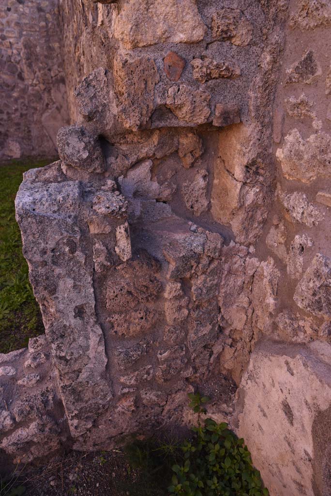 I.4.7 Pompeii. October 2019. Detail of niche/recess in east wall of �middle� room. 
Foto Tobias Busen, ERC Grant 681269 D�COR.
