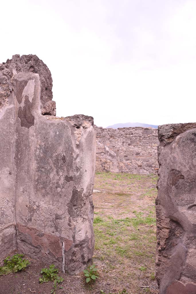 I.4.9 Pompeii. October 2019. Cubiculum c, south-east corner and doorway in south wall to atrium.
Foto Tobias Busen, ERC Grant 681269 D�COR.
