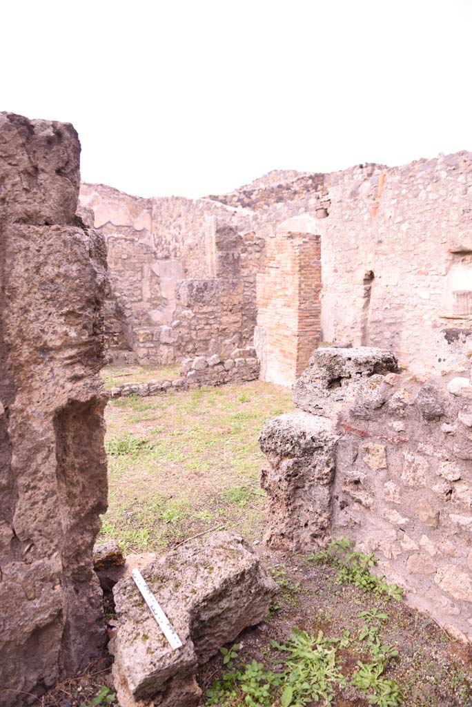 I.4.9 Pompeii. October 2019. Room g, looking north-east across tablinum.
Foto Tobias Busen, ERC Grant 681269 D�COR.
