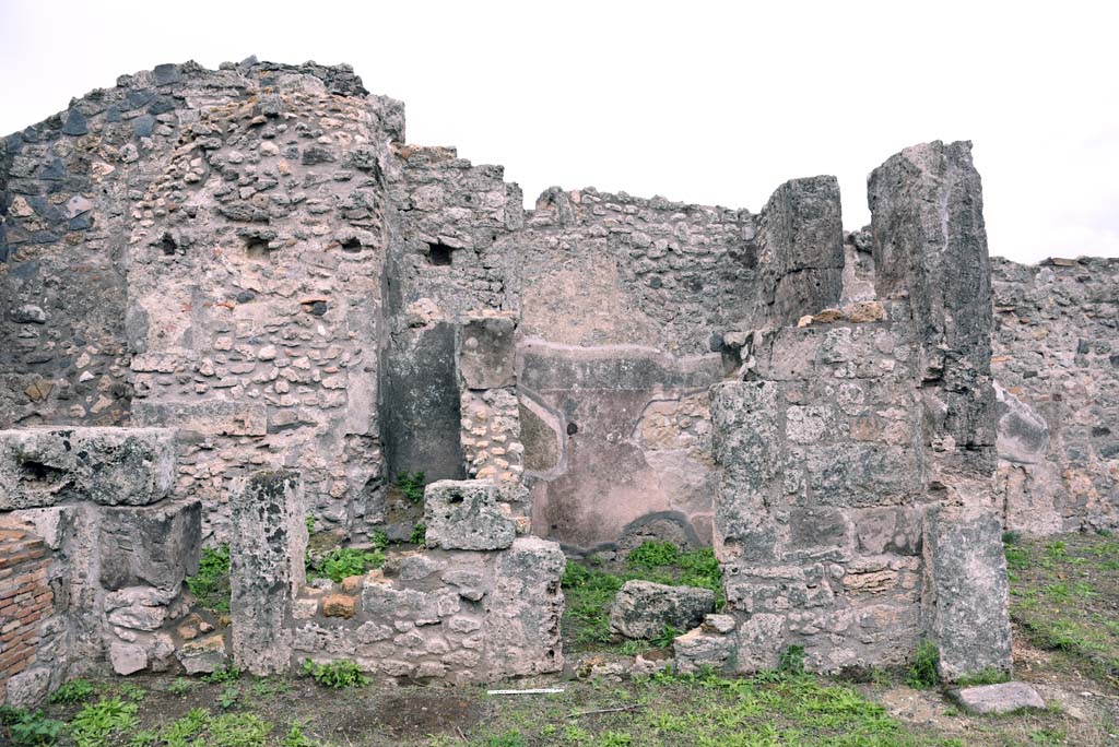 I.4.9 Pompeii. October 2019. Tablinum h, looking south towards room o, on left, and room g, centre right.
Foto Tobias Busen, ERC Grant 681269 D�COR.
