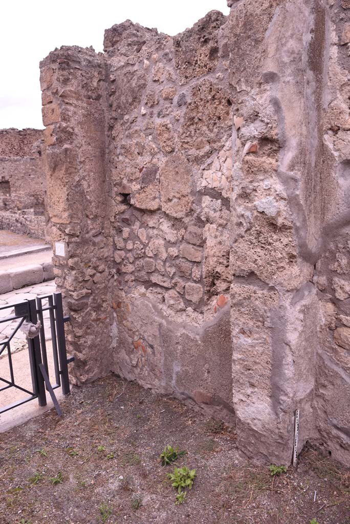 I.4.9 Pompeii. October 2019. 
Looking towards north side of vestibule/entrance corridor/fauces, at west end.
Foto Tobias Busen, ERC Grant 681269 D�COR.
