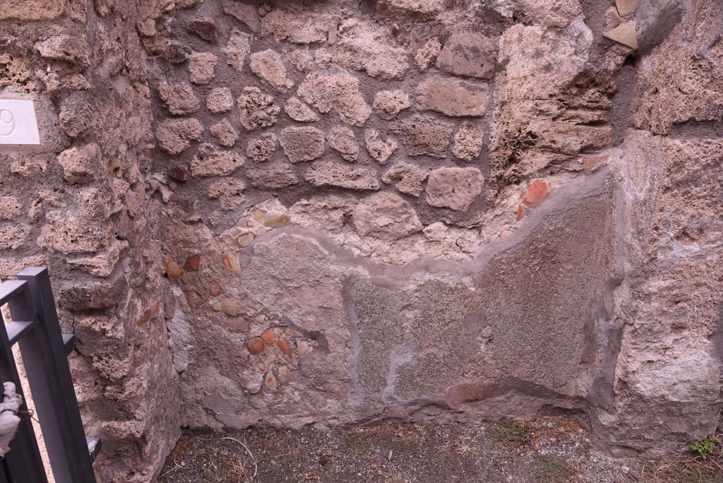 I.4.9 Pompeii. October 2019. 
Looking towards north side of vestibule/entrance corridor/fauces, at west end.
Foto Tobias Busen, ERC Grant 681269 D�COR.
