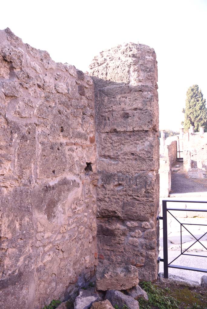 I.4.10 Pompeii. October 2019. South-west corner of shop-room.
Foto Tobias Busen, ERC Grant 681269 D�COR.
