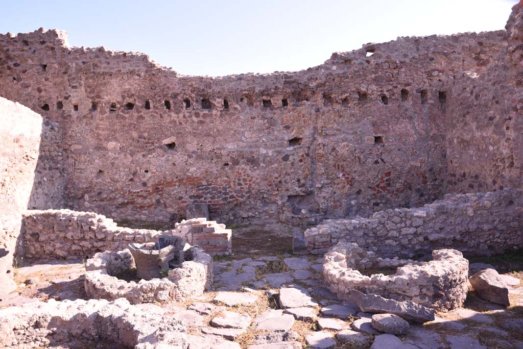 I.4.12 Pompeii. October 2019. Room b, east side of bakery room, with doorway into room f.
Foto Tobias Busen, ERC Grant 681269 D�COR.
