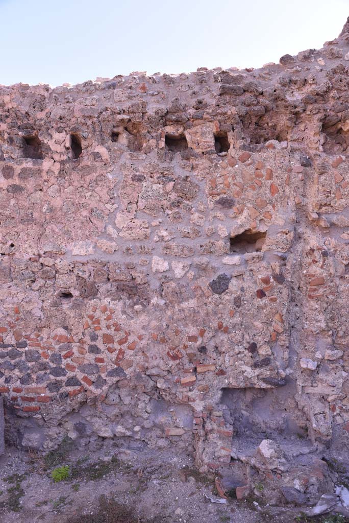 I.4.12 Pompeii. October 2019. Room f, detail from east wall towards the centre.
Foto Tobias Busen, ERC Grant 681269 D�COR.


