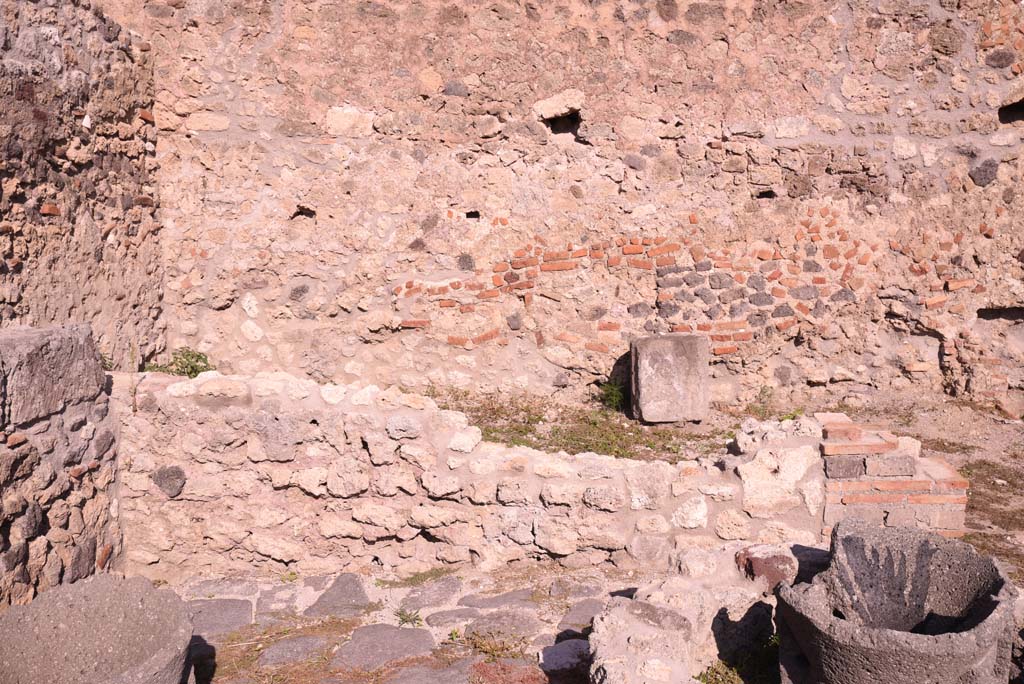 I.4.12 Pompeii. October 2019. Area g in north-east corner, looking over east wall into room f.
Foto Tobias Busen, ERC Grant 681269 D�COR.

