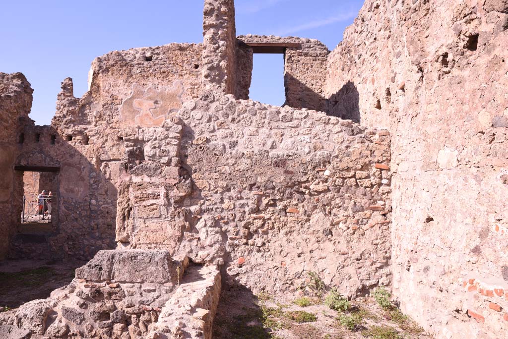 I.4.12 Pompeii. October 2019. Area g, on left, and room f, on right, looking towards north wall with an upper floor room above I.4.18.
Foto Tobias Busen, ERC Grant 681269 D�COR.
