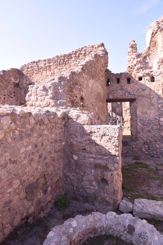 I.4.12 Pompeii. October 2019. 
Room b, Looking north towards doorway into room h, (with an upper floor room) with doorway into I.4.17, a shop, on Via dell�Abbondanza.
Foto Tobias Busen, ERC Grant 681269 D�COR.
