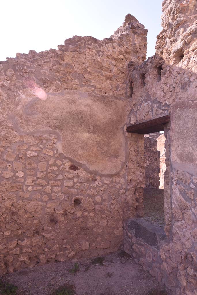 I.4.12 Pompeii. October 2019. Room h, west wall and north-west corner, with doorway in north wall.
Foto Tobias Busen, ERC Grant 681269 D�COR.
