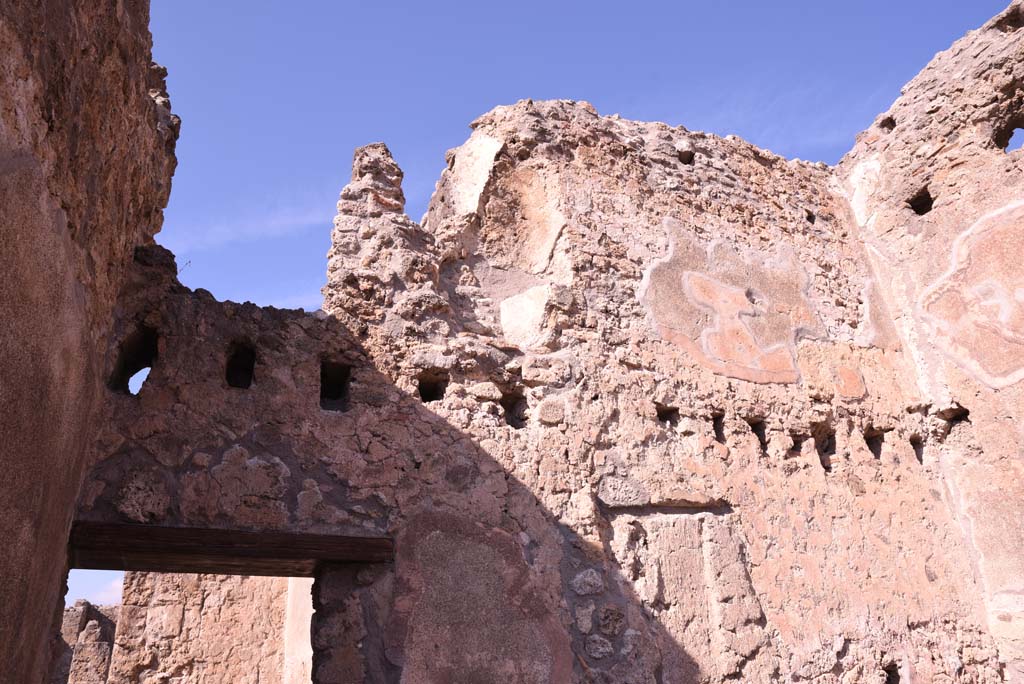 I.4.12 Pompeii. October 2019. Room h, north wall with an upper floor.
Foto Tobias Busen, ERC Grant 681269 D�COR.

