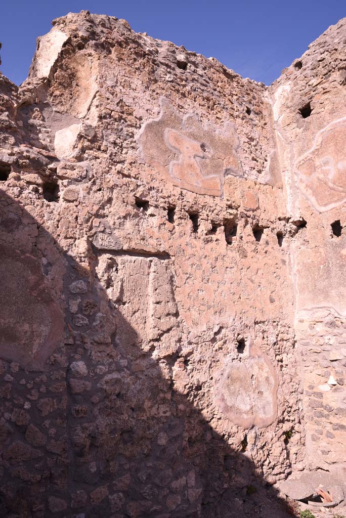 I.4.12 Pompeii. October 2019. Room h, north wall in north-east corner.
Foto Tobias Busen, ERC Grant 681269 D�COR.

