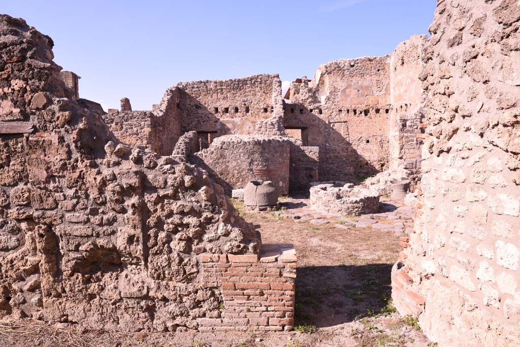 I.4.12 Pompeii. October 2019. Room d, doorway to bakery room b, in north-east corner.
Foto Tobias Busen, ERC Grant 681269 D�COR.
