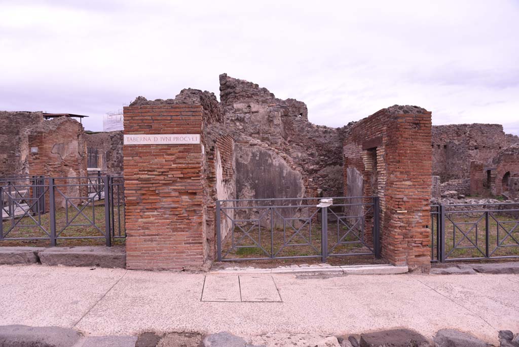 I.4.15, on left, I.4.14, in centre, and I.4.13, on right, Pompeii. October 2019. Looking towards east side of Via Stabiana.       
Foto Tobias Busen, ERC Grant 681269 D�COR.
