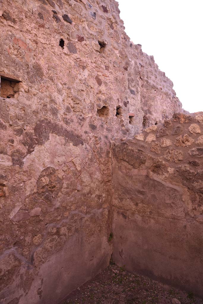 I.4.18 Pompeii. October 2019. South-east corner of rear room.
Foto Tobias Busen, ERC Grant 681269 D�COR.
