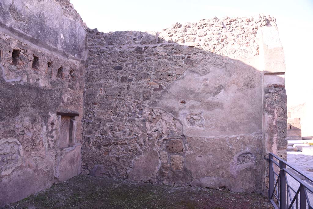 I.4.18 Pompeii. October 2019. Looking towards west wall of workshop.
Foto Tobias Busen, ERC Grant 681269 D�COR.


