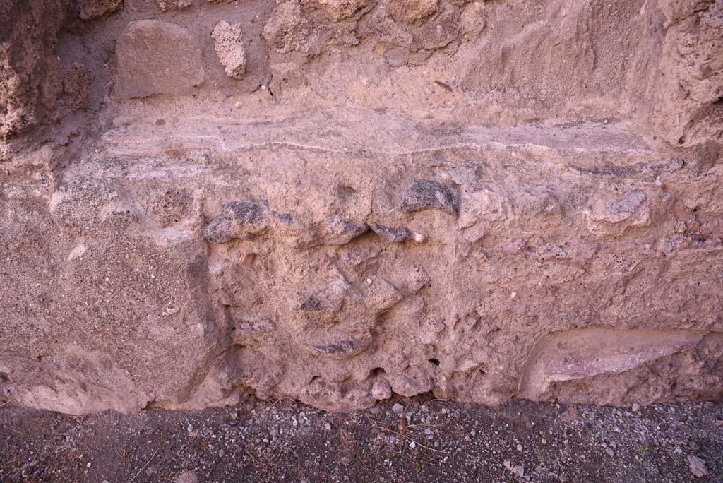 I.4.19 Pompeii. October 2019. Detail below niche in east wall.
Foto Tobias Busen, ERC Grant 681269 D�COR.
