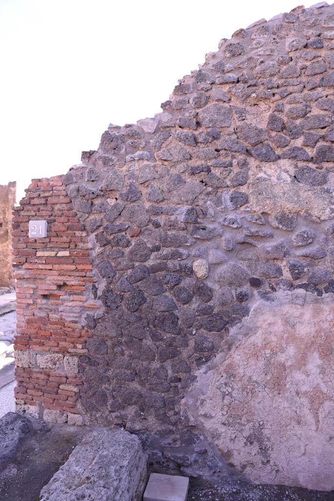 I.4.21/20 Pompeii. October 2019. North end of east wall of steps to upper floor.
Foto Tobias Busen, ERC Grant 681269 D�COR.
