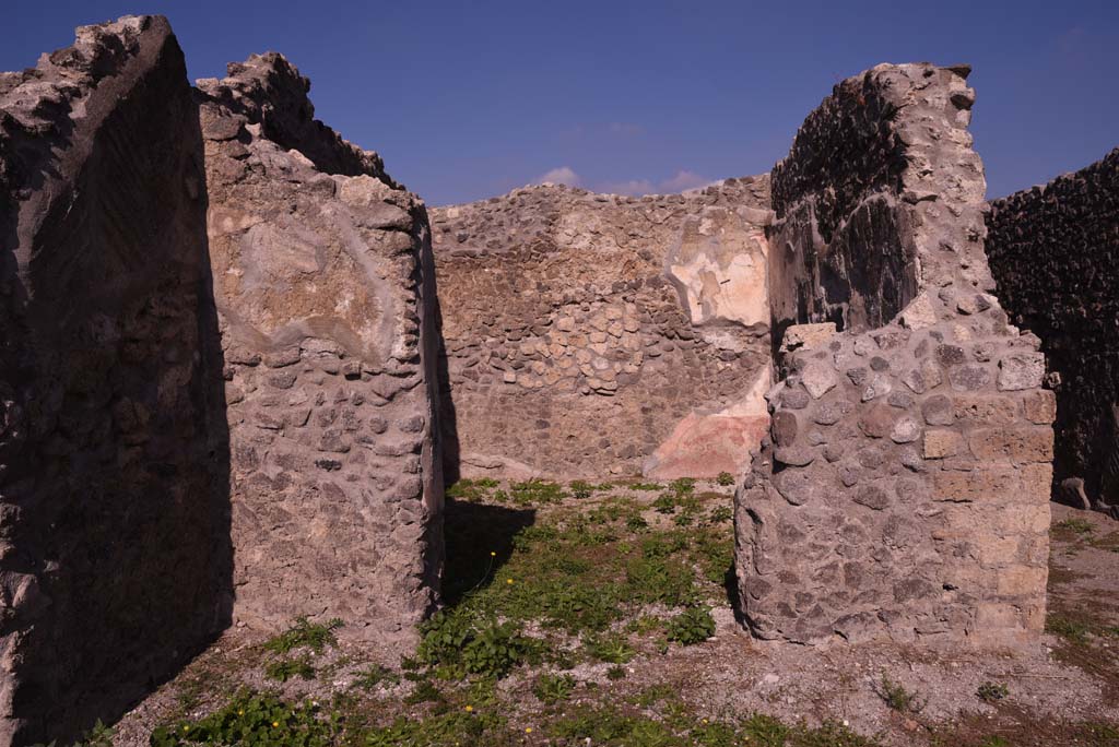 I.4.22 Pompeii. October 2019. Doorway to room �c�, in north-west corner of atrium.
Foto Tobias Busen, ERC Grant 681269 D�COR.
