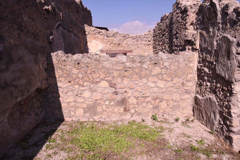 I.4.22 Pompeii. October 2019. Looking north into room �d�.
Foto Tobias Busen, ERC Grant 681269 D�COR.
