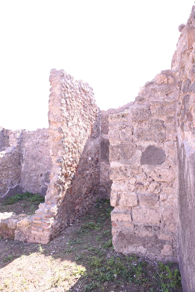 I.4.22 Pompeii. October 2019. 
Looking south to doorway of room �n�, in south wall of room �e�.
Foto Tobias Busen, ERC Grant 681269 D�COR.
