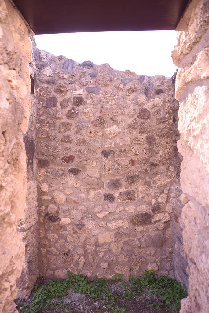 I.4.25/I.4.5 Pompeii. October 2019. 
Small room 5, looking south from entrance in south wall of entrance corridor 3. 
Foto Tobias Busen, ERC Grant 681269 D�COR.
