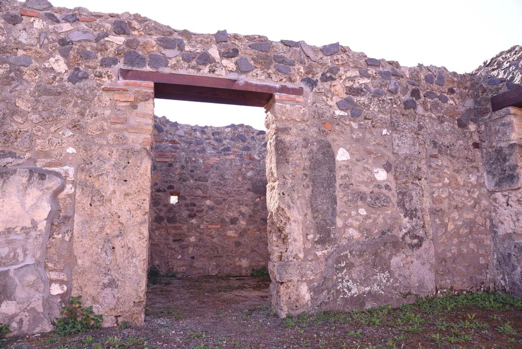 I.4.25/I.4.5 Pompeii. October 2019.  Doorway to room 7, on south side of atrium 6.
Foto Tobias Busen, ERC Grant 681269 D�COR.
