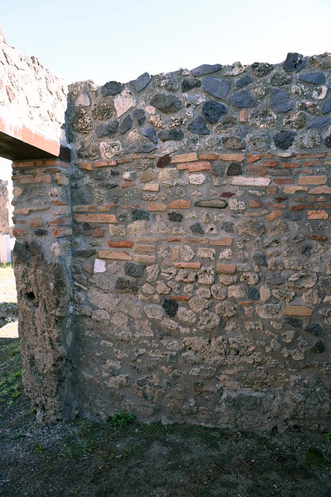I.4.25/1.4.5 Pompeii. October 2019. Cubiculum 7, looking towards east wall in north-east corner.
Foto Tobias Busen, ERC Grant 681269 D�COR.
